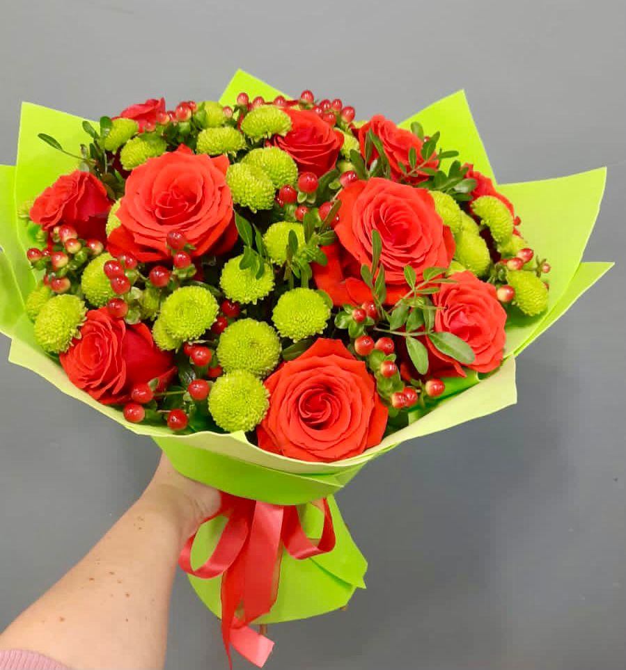 Букет цветов из: Хризантемы и Розы в Актаныш