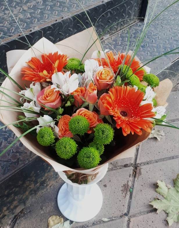 Букет цветов из: Герберы, Хризантемы, Альстромерии и Розы в Актаныш