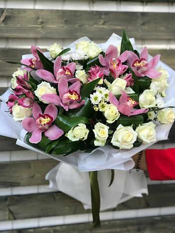 Букет цветов из: Розы и Хризантемы в Актаныш