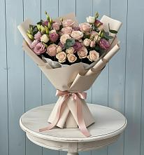 Букет цветов из:  Розы и Лизиантусы в Актаныш