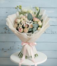 Букет цветов из:  Розы и Лизиантусы в Актаныш