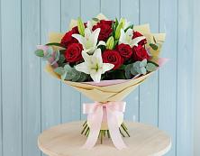 Букет цветов из:  Лилии и Розы в Актаныш