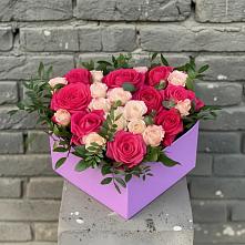 Цветочная композиция из Розы в коробке в Актаныш