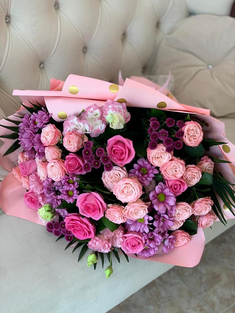 Букет цветов из: Хризантемы, Розы и Лизиантусы в Актаныш