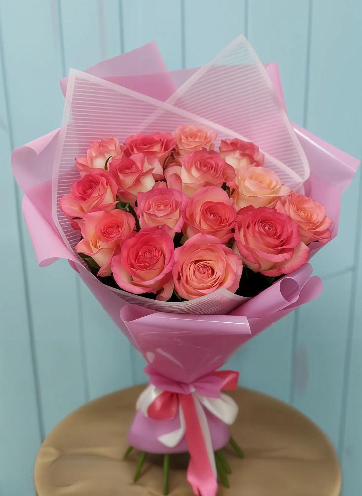 Букет 15 Розовых роз Равель в Актаныш