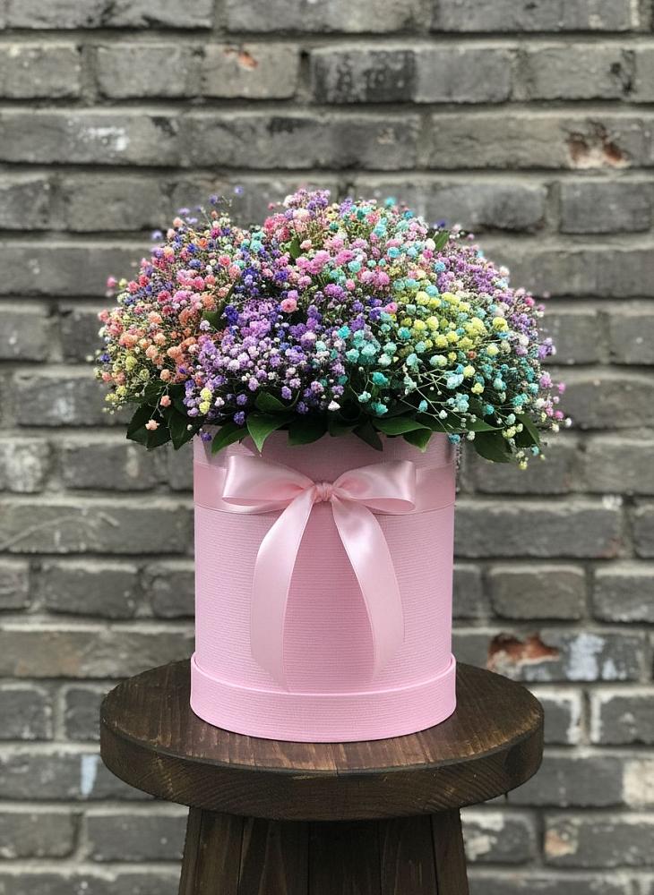 Цветочная композиция из Гипсофила и Розы в шляпной коробке в Актаныш