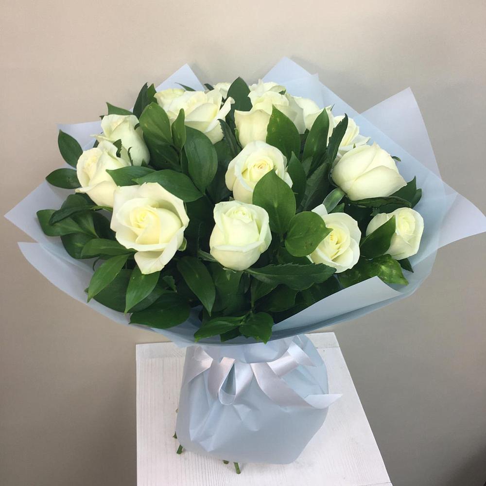 Букет 15 Белых роз Проуд в Актаныш
