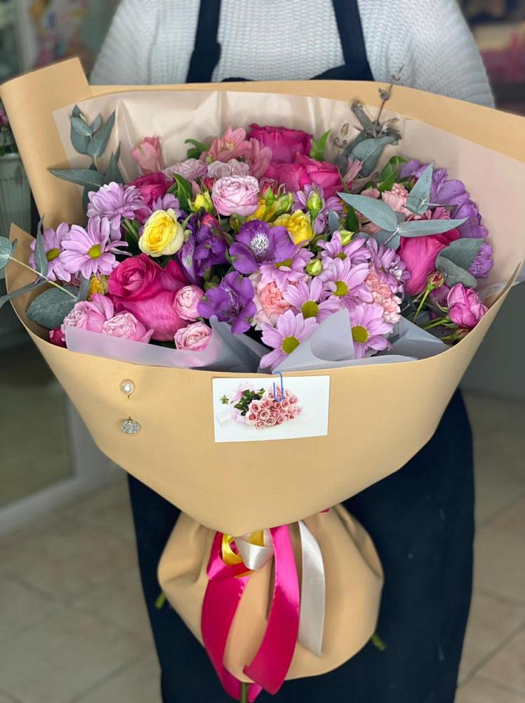 Букет цветов из: Хризантемы, Гвоздики и Альстромерии в Актаныш