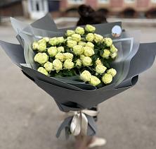 Букет Белые кустовые розы Солинеро в Актаныш