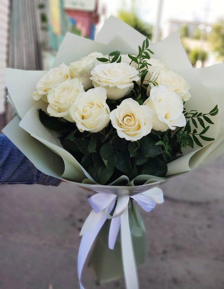 Букет Белые розы Проуд в Актаныш