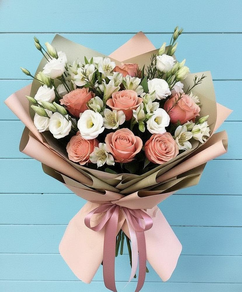 Букет цветов из: Розы, Альстромерии и Лизиантусы в Актаныш