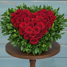 Цветочная композиция из Розы в виде сердца в Актаныш