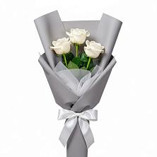 Букет 3 белые розы в Актаныш