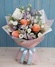 Букет цветов из:  Лизиантусы, Розы, Альстромерии и Гипсофила в Актаныш