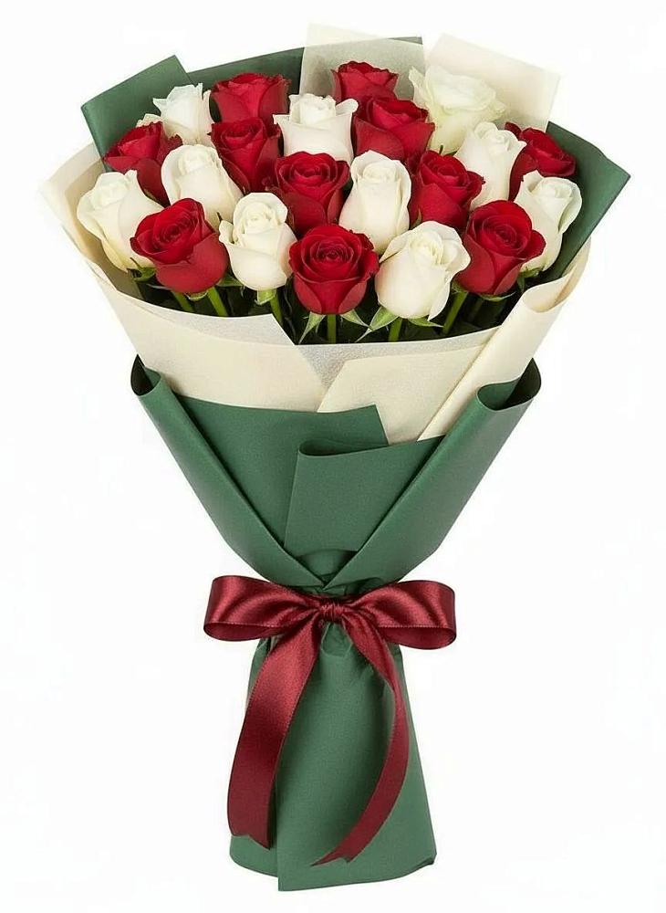 Букет Микс из красных и белых роз в Актаныш