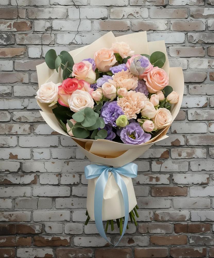 Букет цветов из: Розы, Лизиантусы и Гвоздики в Актаныш