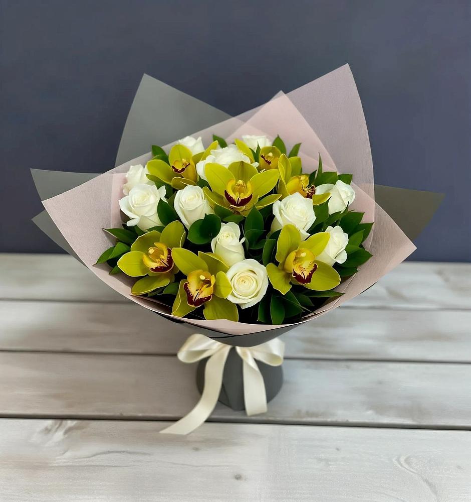 Букет цветов из: Орхидеи и Розы в Актаныш