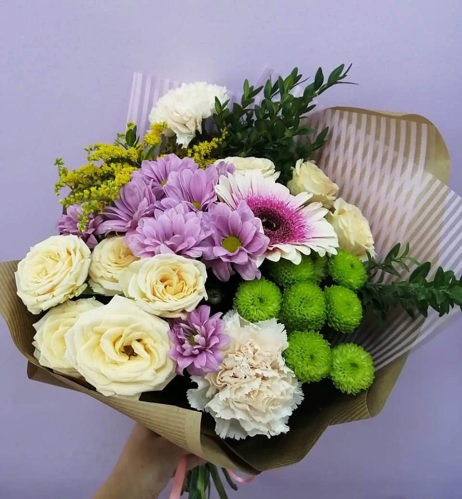 Букет цветов из: Хризантемы, Розы, Гвоздики и Герберы в Актаныш