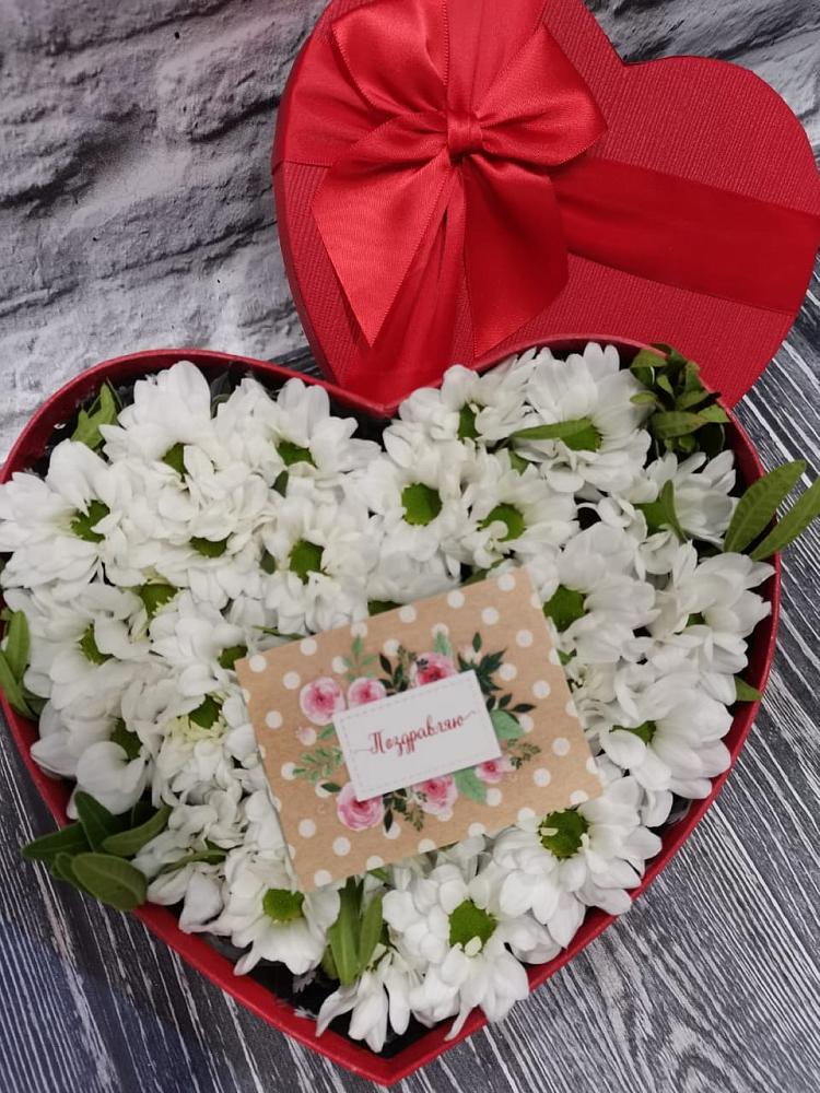 Цветочная композиция из Хризантемы в виде сердца в Актаныш