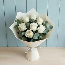 Букет Белые розы в Эвкалипте в Актаныш