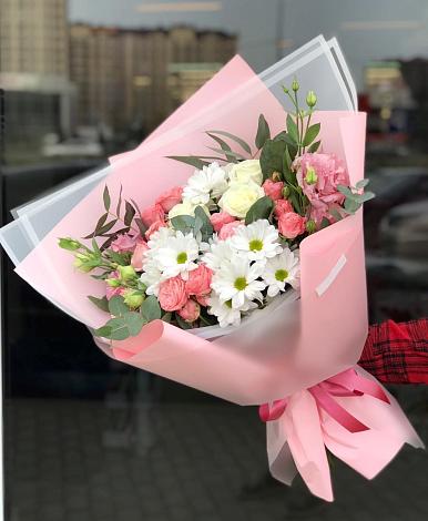 Букет цветов из: Розы, Лизиантусы и Хризантемы в Актаныш