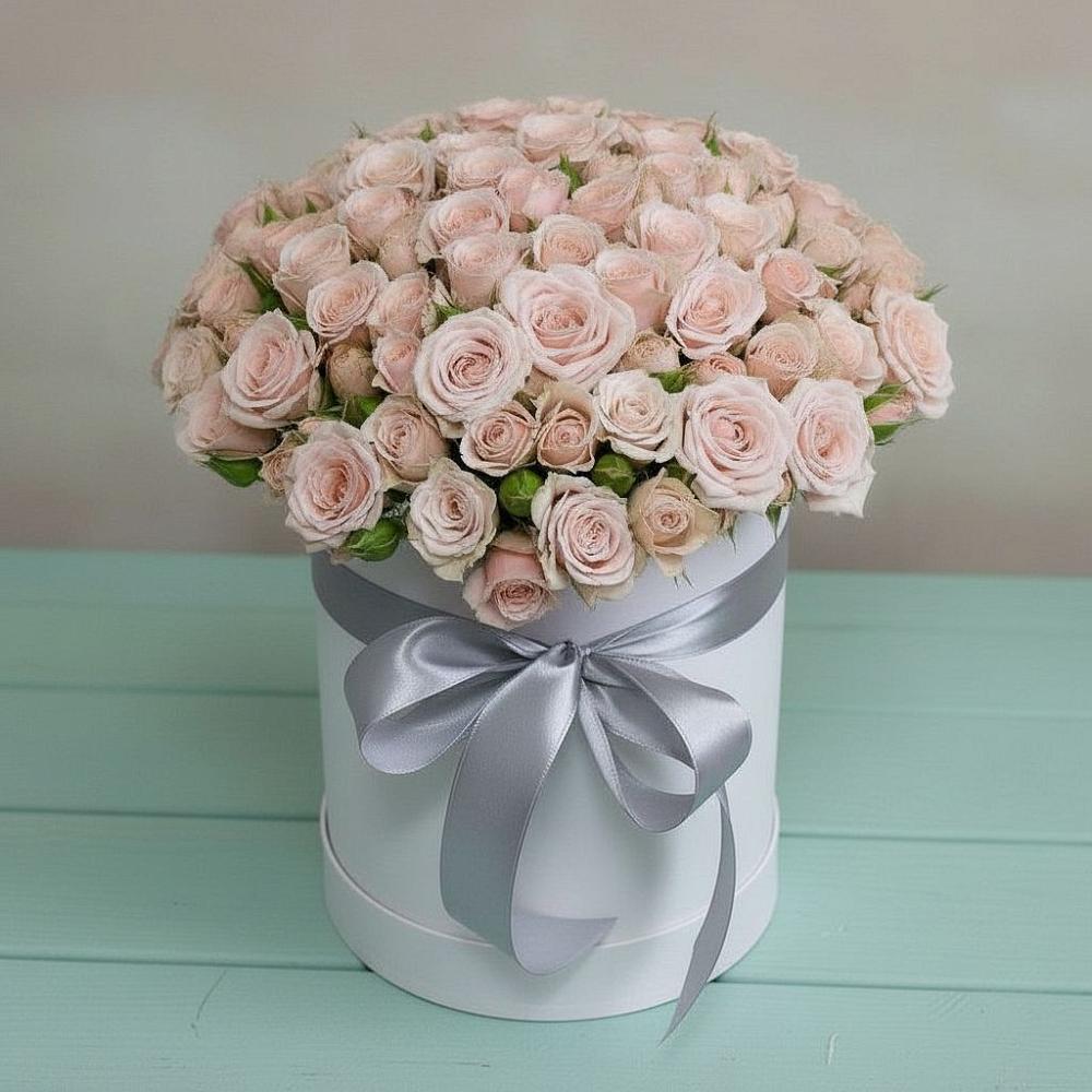 Цветочная композиция из Розы в шляпной коробке в Актаныш